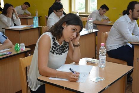 A început Bacalaureatul! Peste 4.200 de absolvenţi bihoreni susţin primul examen scris (FOTO)