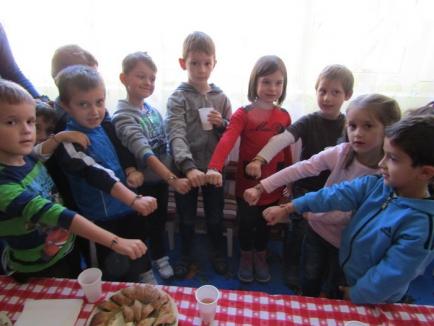 Copiii români din Micherechi, în excursie în Bihor