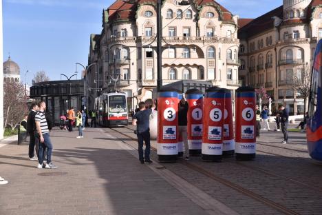 Pregătiri în Oradea pentru Campionatul European al vatmanilor. Piața Unirii, transformată în pistă de bowling (FOTO/VIDEO)