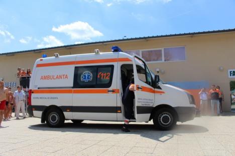 Exerciţiu reuşit al Serviciului de Ambulanţă, la Hotel Perla din 1 Mai: Un tânăr a fost salvat de la înec, după ce a fost lovit de un amic (FOTO / VIDEO)