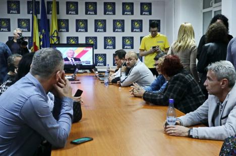 La PNL, bucurie cu măsură. Bolojan zice că „a fost o sărbătoare a democraţiei” şi anunţă continuarea campaniei pentru turul doi (FOTO / VIDEO)