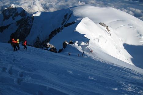 La 4.810 metri înălţime: Doi soţi orădeni au ajuns pe 'acoperişul Europei', vârful Mont Blanc (FOTO)