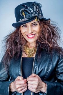 Femeia din spatele pălăriilor: Expoziția fotografică inedită cu creațiile orădencei Dorina Morna va fi vernisată la Filarmonică (FOTO)