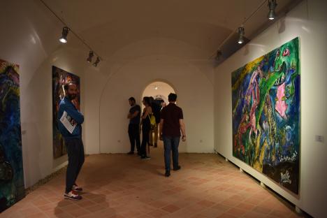 Mai mulți tineri artiști din Oradea expun artă contemporană în Galeriile Reperaj din Cetate
