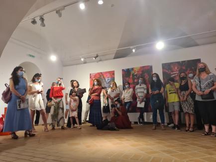 Expoziţia 'Tom-be-ron', la Oradea: 'Artiştii sunt aruncaţi la gunoi!' (FOTO)