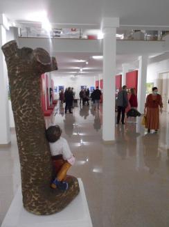 Ediția a VII-a a Expoziției naționale de artă naivă, deschisă în Muzeul Țării Crișurilor (FOTO)
