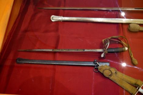 Săbiile lui Alexandru Ioan Cuza, Tudor Vladimirescu şi Sinan Paşa pot fi văzute la Oradea (FOTO)
