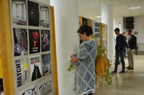 Colţ al imaginaţiei: Viitorii designeri orădeni și-au expus munca în holul Bibliotecii Universității (FOTO)