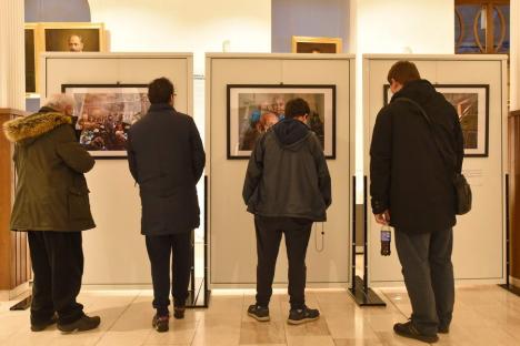 „Dacă nu ne confruntăm cu istoria, riscăm să o repetăm”: Ziua Comemorării Holocaustului, marcată la Oradea printr-o expoziție a unui fotograf american (FOTO)