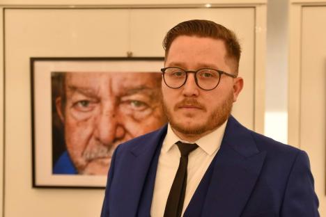 „Dacă nu ne confruntăm cu istoria, riscăm să o repetăm”: Ziua Comemorării Holocaustului, marcată la Oradea printr-o expoziție a unui fotograf american (FOTO)