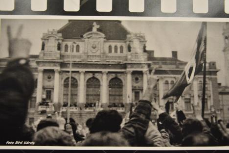'Revoluţia în imagini': Fotografii inedite cu Oradea la Revoluţie, expuse în Cetate (FOTO)