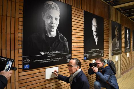 Rușine și lacrimi: Povestea Sîrmancăi, bihoreanca care a supraviețuit lagărului de la Cighid, expusă într-o stație de metrou din București (FOTO)