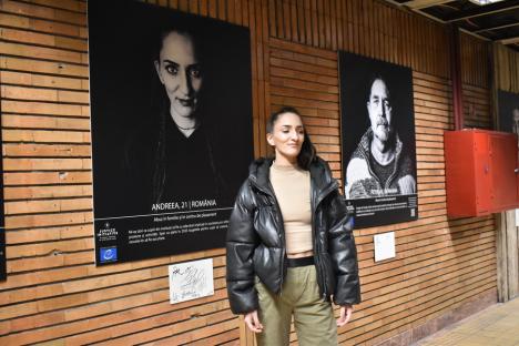 Rușine și lacrimi: Povestea Sîrmancăi, bihoreanca care a supraviețuit lagărului de la Cighid, expusă într-o stație de metrou din București (FOTO)