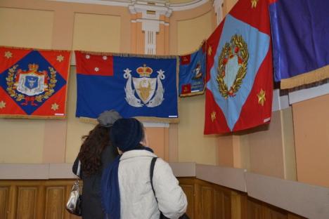 Orădenii pot vedea la Muzeul Militar o colecţie de steaguri istorice deschisă cu stindarde încă dinaintea lui Ştefan cel Mare (FOTO)