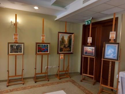 Expoziție cu tablouri din mărgeluțe de sticlă realizate de doctorița orădeană Mariana Casian, la Miskolc (FOTO)