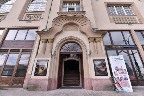 Ziua Mondială Art Nouveau, în Oradea: Cinematograful Libertatea s-a redeschis într-o 'joacă' de lumini şi oglinzi. Vezi cum arată! (FOTO/VIDEO)