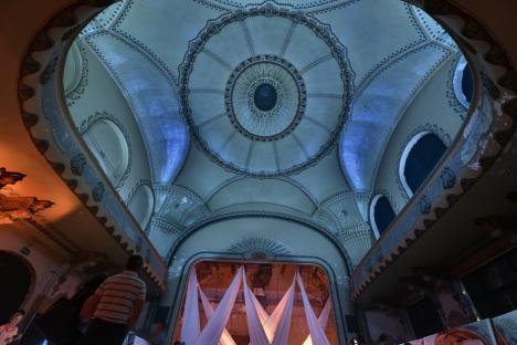 Ziua Mondială Art Nouveau, în Oradea: Cinematograful Libertatea s-a redeschis într-o 'joacă' de lumini şi oglinzi. Vezi cum arată! (FOTO/VIDEO)