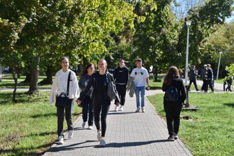 Universitatea din Oradea începe noul an cu un număr record de studenți și prima în țară la numărul specializărilor de masterat (FOTO)