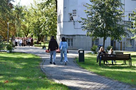 Universitatea din Oradea începe noul an cu un număr record de studenți și prima în țară la numărul specializărilor de masterat (FOTO)