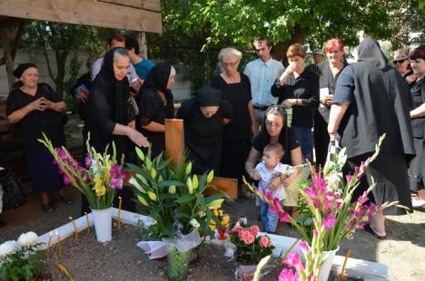 Criticat că n-a mers la înmormântare, episcopul Sofronie a oficiat parastasul părintelui Ciordaş (FOTO)