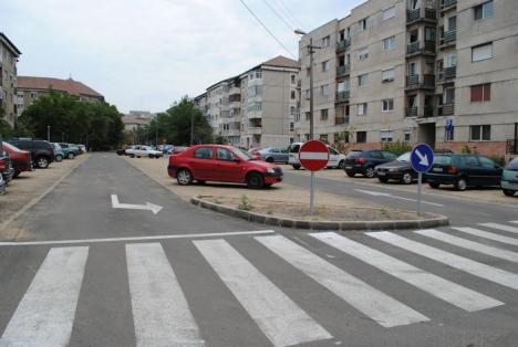 Strada Dobreştilor a fost transformată din alee pietonală în drum cu două sensuri. Locuitorii zonei au 125 de locuri de parcare (FOTO)