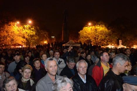 Alex Velea a creat isterie la Lotus Center: Peste o mie de persoane la concert (FOTO)