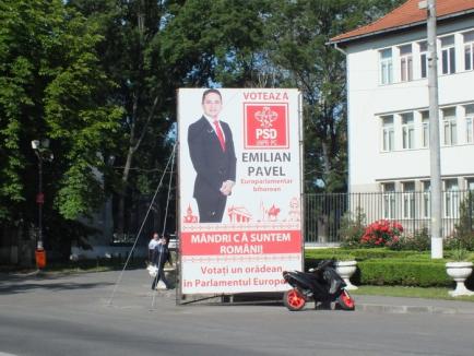 Jos cu Emilian Pavel! Prisma electorală amplasată de PSD în faţa Universităţii ar putea fi mutată