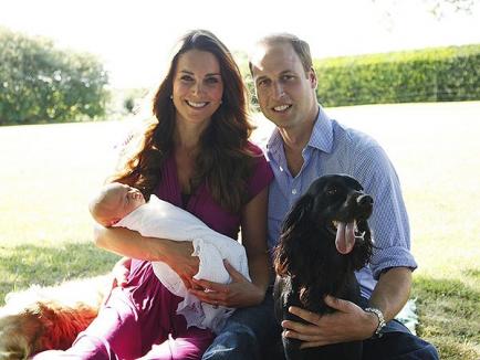 Primele fotografii oficiale cu bebeluşul George au fost făcute de tatăl ducesei Kate