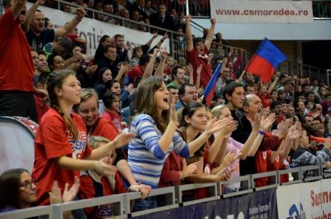 CSM Oradea s-a impus la 9 puncte diferenţă în jocul cu CSU Sibiu şi a rămas lider al clasamentului (FOTO)