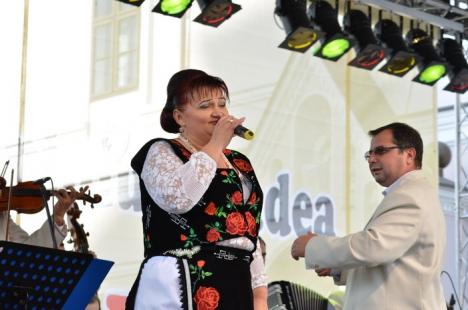 Maria Tănase, "adusă" prin cântece şi dansuri pe scena Toamnei Orădene (FOTO)