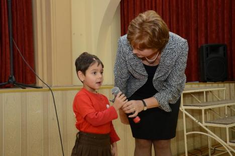 Deci, se poate! La numai 4 ani, Maria Crainic este cel mai tânăr voluntar orădean (FOTO)