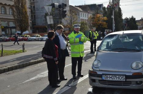 Accident în centru: Un motociclist a intrat din plin într-un Matiz care a trecut pe galben (FOTO)