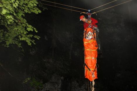 Un speolog polonez a căzut peste 50 de metri într-un aven din Padiş