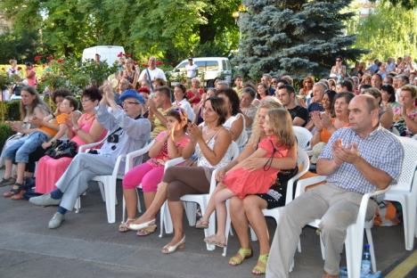 Artiştii orădeni au cântat pentru pace în parcul Palatului Baroc (FOTO/VIDEO)