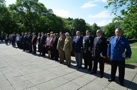 Ceremonialul organizat de Prefectură cu ocazia zilei de 9 Mai s-a ţinut... fără prefect (FOTO)