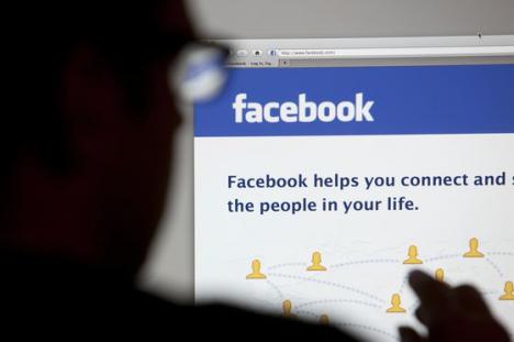 Facebook, Whatsapp și Instagram au picat în România