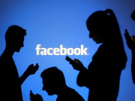 Facebook se democratizează: Utilizatorii vor decide câtă violenţă şi nuditate vor să vadă