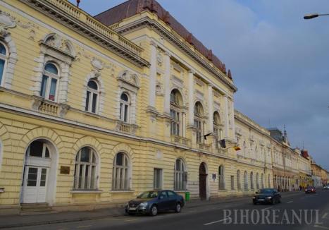 Percheziții la două profesoare de la Facultatea de Medicină din Oradea: Suspiciuni de luare de mită la „Medicină Dentară”