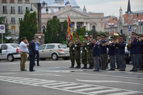 Deşteaptă-te, române! Ziua imnului, sărbătorită la Oradea cu momente artistice şi defilarea Gărzii de Onoare (FOTO)