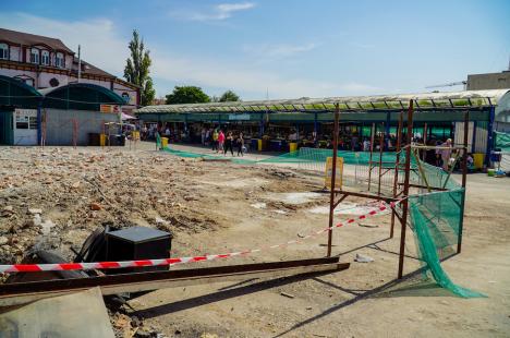 Faliți de dezvoltare: Șantierele prelungite din zona Nufărul - Cantemir au distrus micile afaceri ale comercianților (FOTO)