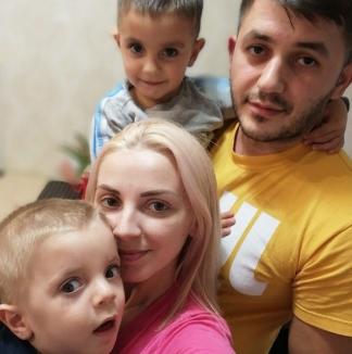 Băiețelul unei familii din Oradea are mare nevoie de ajutor: Suferă de chisturi pe creier şi retard psihomotor sever (FOTO / VIDEO)