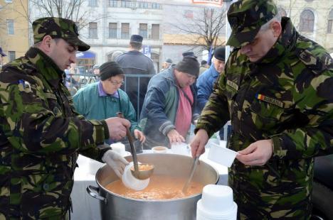 Să trăieşti, române! Primăria Oradea pregăteşte 2.700 de porţii de fasole cu ciolan pentru ziua de 1 Decembrie