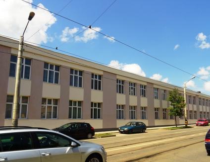 Şcoală înnoită: Faţada Liceului Ortodox a fost restaurată (FOTO)