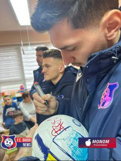 Fotbaliştii de la FC Bihor au adus spiritul sărbătorilor la Grădiniţa cu Program Prelungit nr. 25 din Oradea (FOTO)