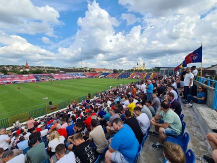 Mii de suporteri la meciul care poate aduce promovarea echipei FC Bihor în Liga a II-a (FOTO)