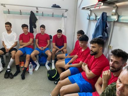 Noua echipă FC Bihor s-a reunit la Stadionul Municipal 'Iuliu Bodola' în culorile tradiţionale, roşu şi albastru (FOTO)