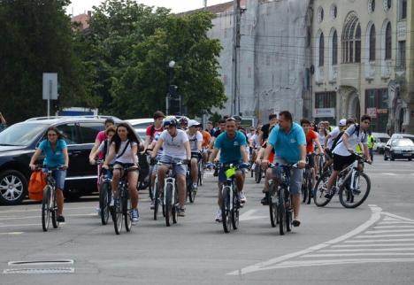 Elevii gojdişti promovează ciclismul, chiar dacă nu au destule piste în oraş (FOTO)