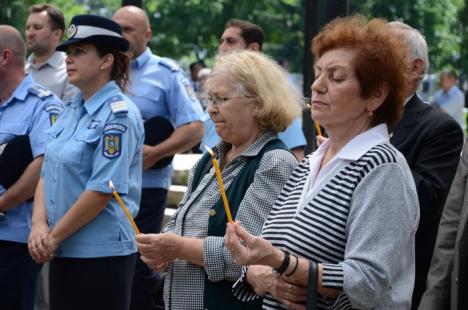 Autorităţile au marcat Ziua Eroilor Neamului cu depuneri de coroane (FOTO)