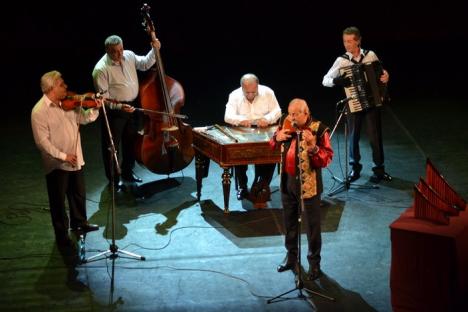 Maestrul Gheorghe Zamfir a deplâns neamul românesc la concertul de la Oradea: "Vor să ne fure aurul" (FOTO/VIDEO)