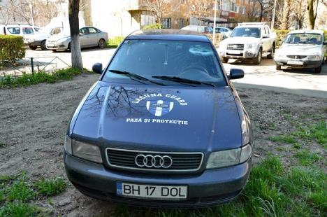 O maşină a firmei Super Security, vandalizată în plină stradă: Patronul Aurel Gavriş îi acuză pe interlopii lui Romi Neguş (FOTO)